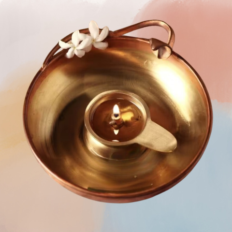 Spezielle Lampe von Linga Jyoti. Einzigartiges Design. Bringen Sie die Energien von Dhyanalinga nach Hause Spezielle Lampe von Linga Jyoti. Einzigartiges Design. Bringen Sie die Energien von Dhyanalinga nach Hause