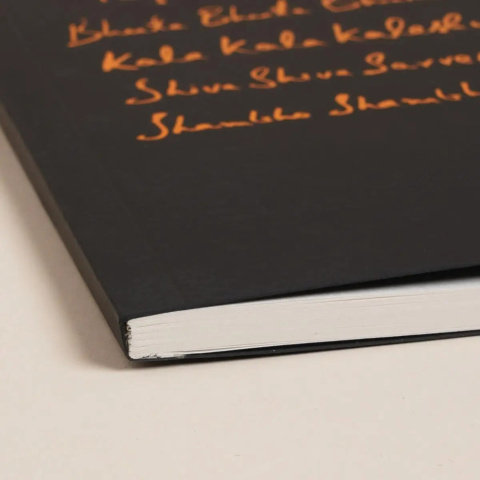 Yogeshwaraya Mantra - Notizbuch mit Golddruck Sadhguru Yogeshwaraya Mantra - Notizbuch mit Golddruck Sadhguru